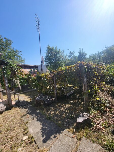 Godinesti, satul Ratez