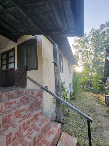 Godinesti, satul Ratez